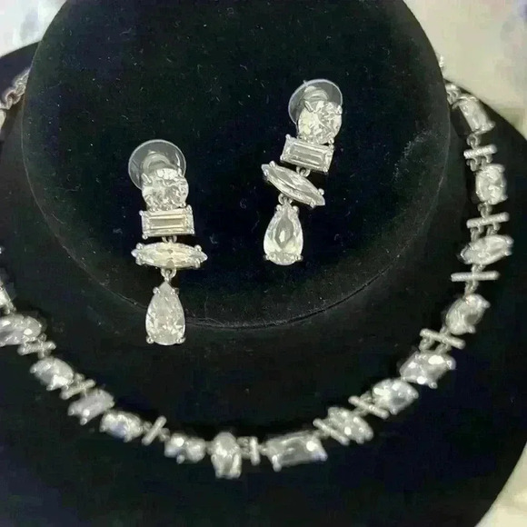 Gorgeous crystal necklace from Nordstroms - Picture 2 of 4